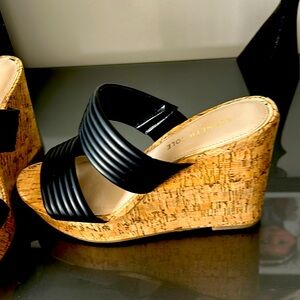 Wedge Sandal. Kenneth Cole NY. Size 7.5 MED Style: Cailyn Black smooth.